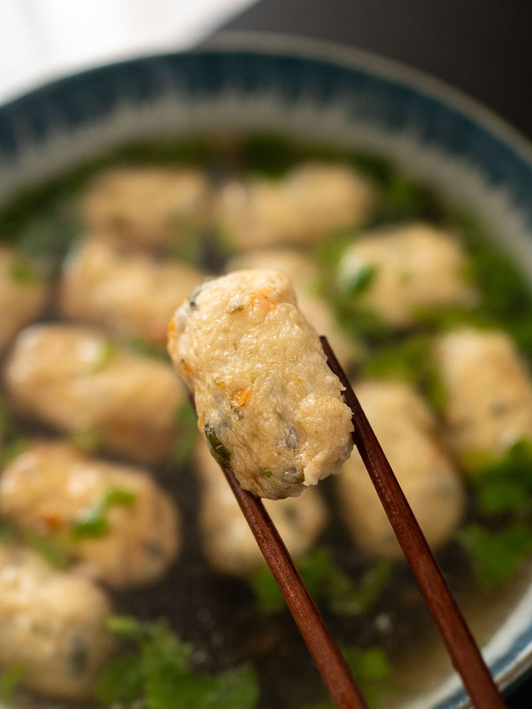 潮汕美食手工鱼丸_手工美食潮汕鱼丸图片_潮汕手工鱼丸的制作方法过程